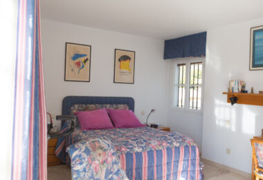 Traditional villa in Valdeolletas. Large house with a lot of potential