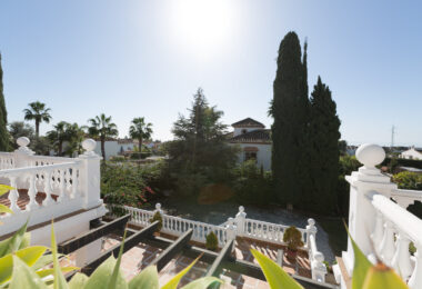 Traditional villa in Valdeolletas. Large house with a lot of potential