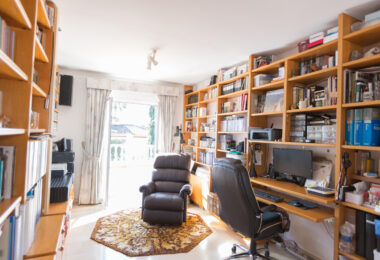 Traditional villa in Valdeolletas. Large house with a lot of potential