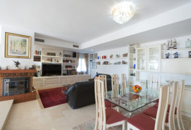 Traditional villa in Valdeolletas. Large house with a lot of potential