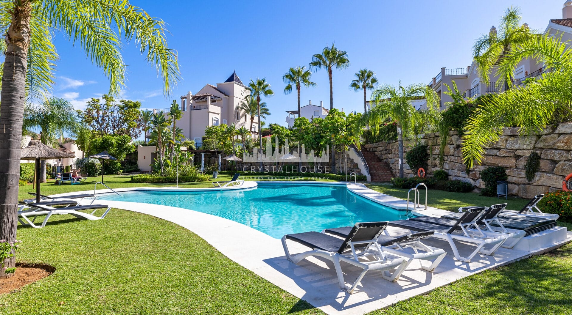 Elegant and spacious Villa in Paraíso Hills, Estepona – Coastal views and Exclusive amenities