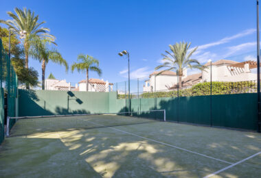 Elegant and spacious Villa in Paraíso Hills, Estepona – Coastal views and Exclusive amenities