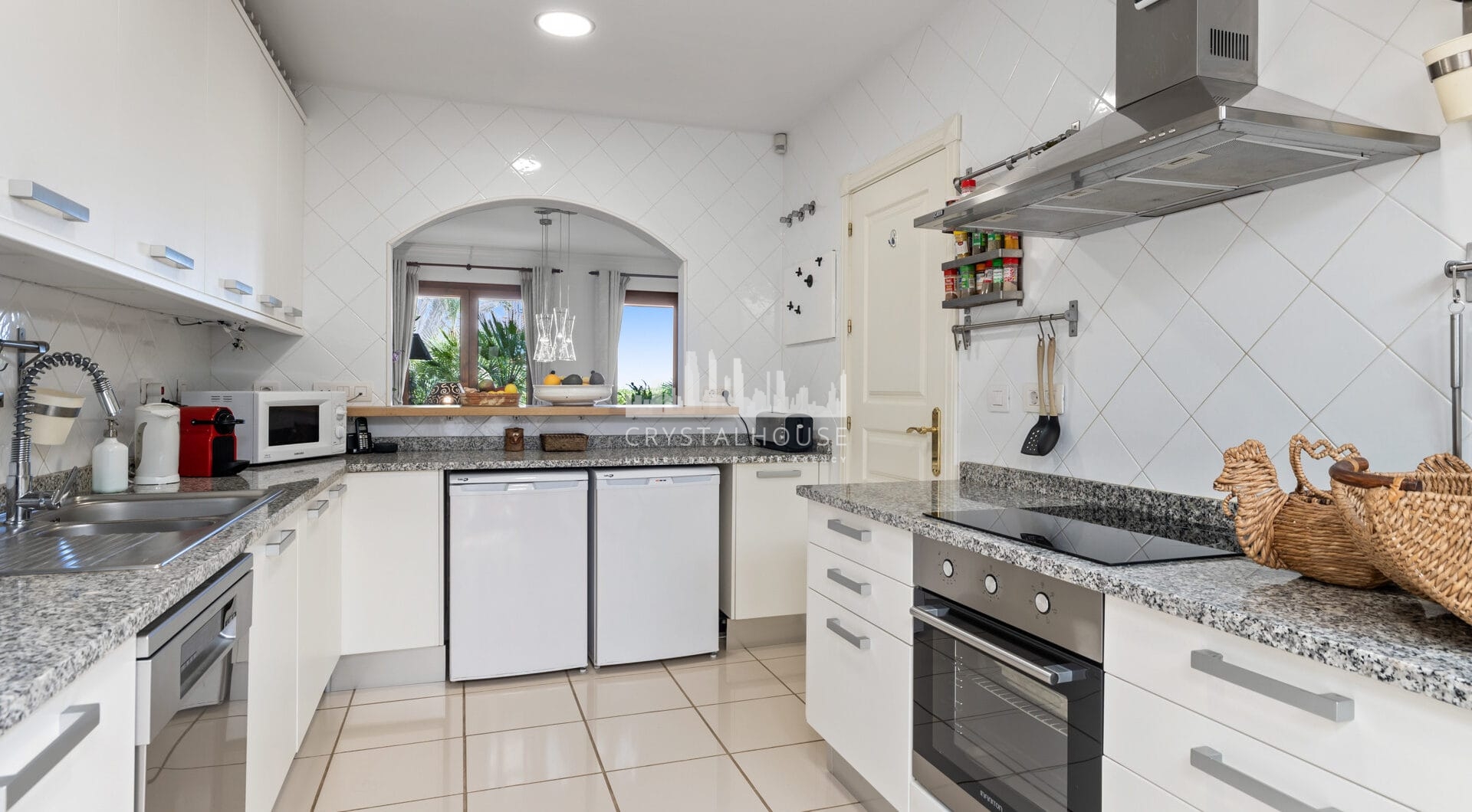 Elegant and spacious Villa in Paraíso Hills, Estepona – Coastal views and Exclusive amenities