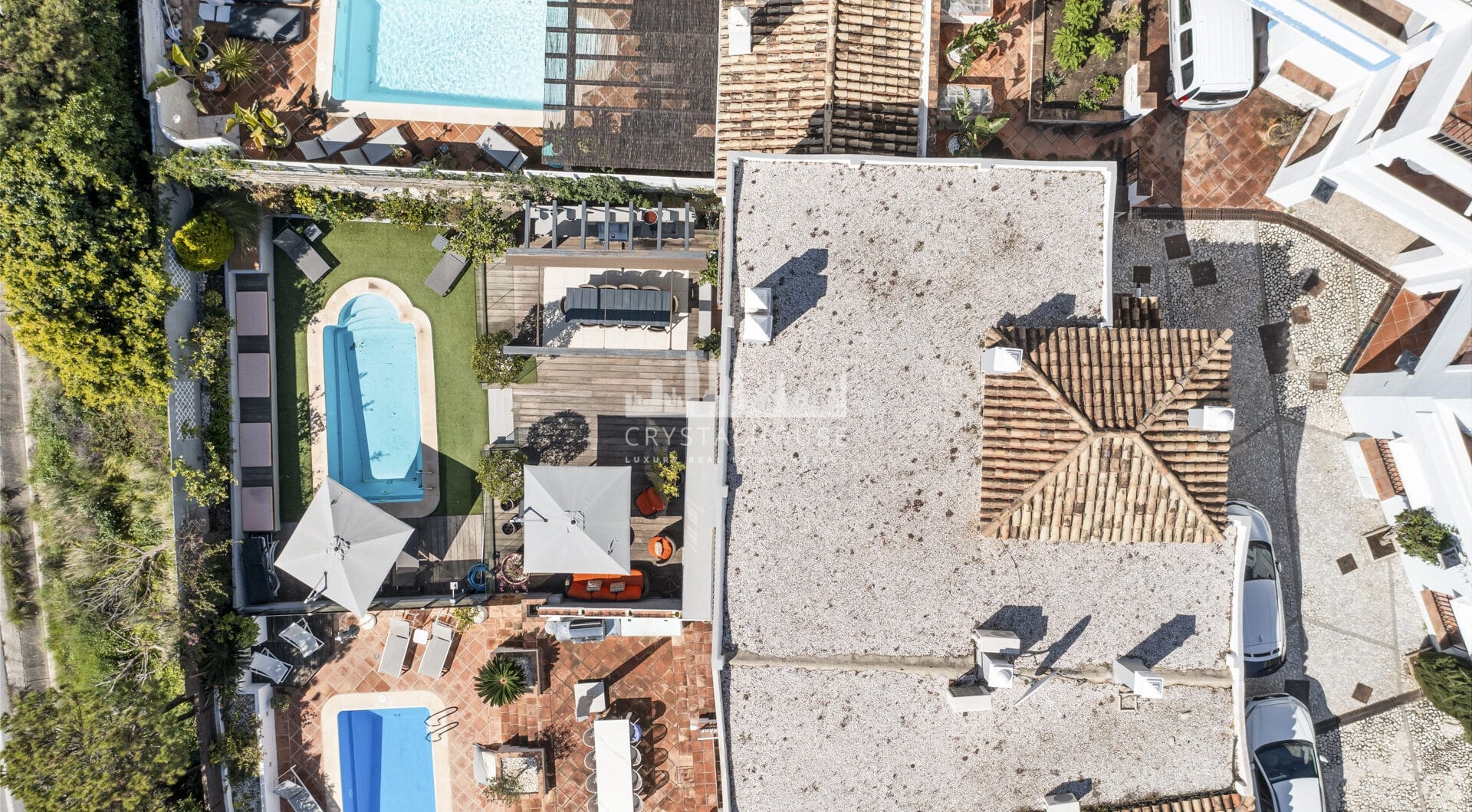 Spacious semi-detached house with pool and southwest views in Marbella premium area