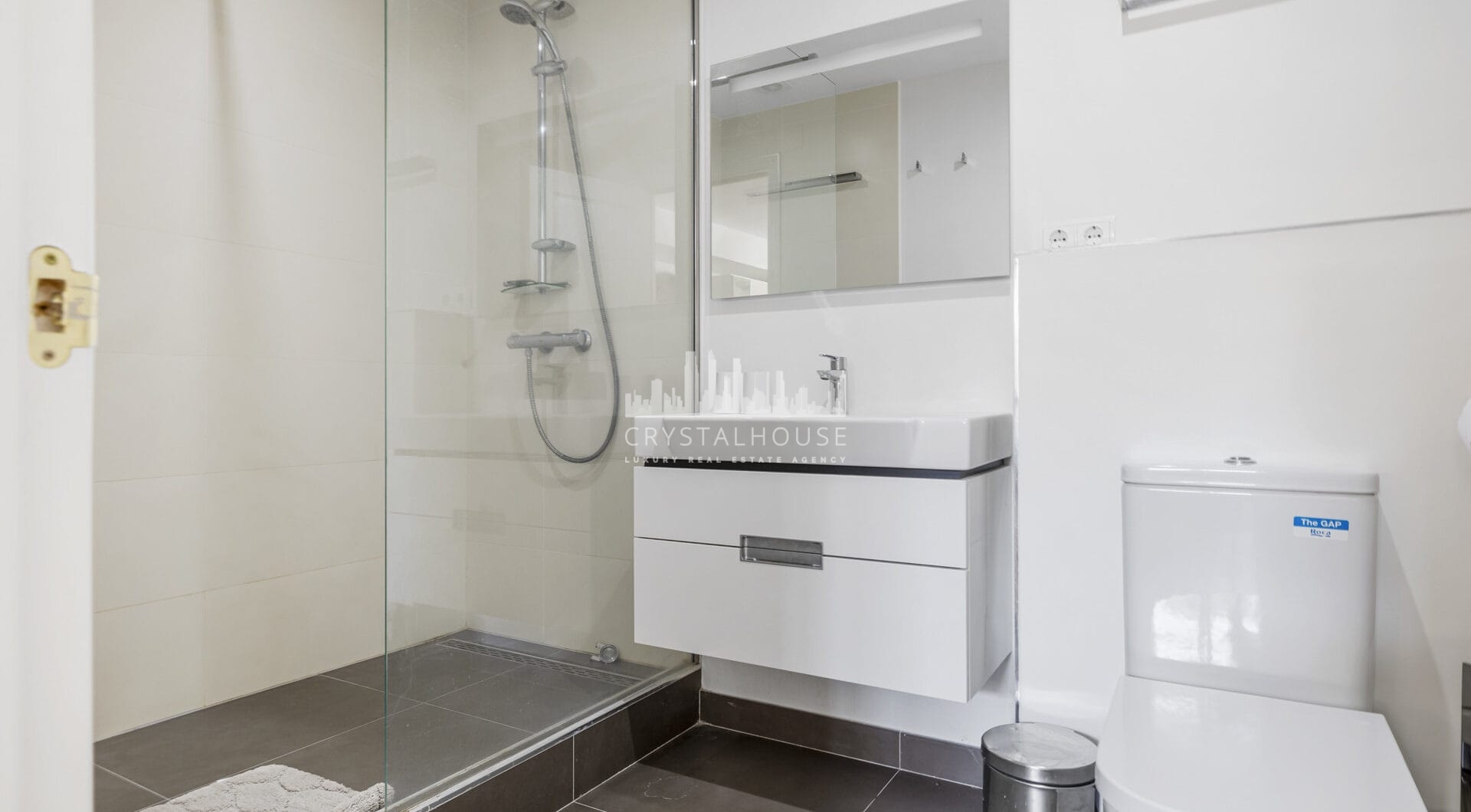 Spacious semi-detached house with pool and southwest views in Marbella premium area