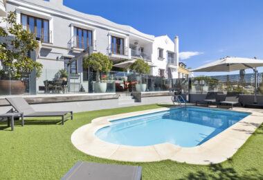 Spacious semi-detached house with pool and southwest views in Marbella premium area
