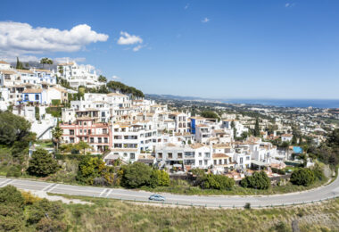 Spacious semi-detached house with pool and southwest views in Marbella premium area