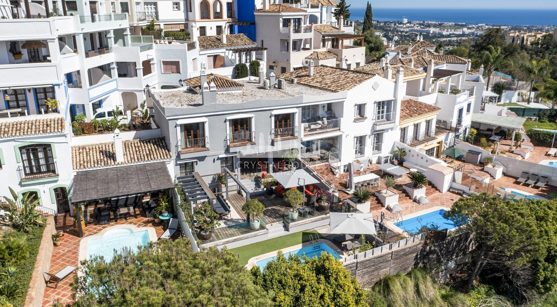 Spacious semi-detached house with pool and southwest views in Marbella premium area
