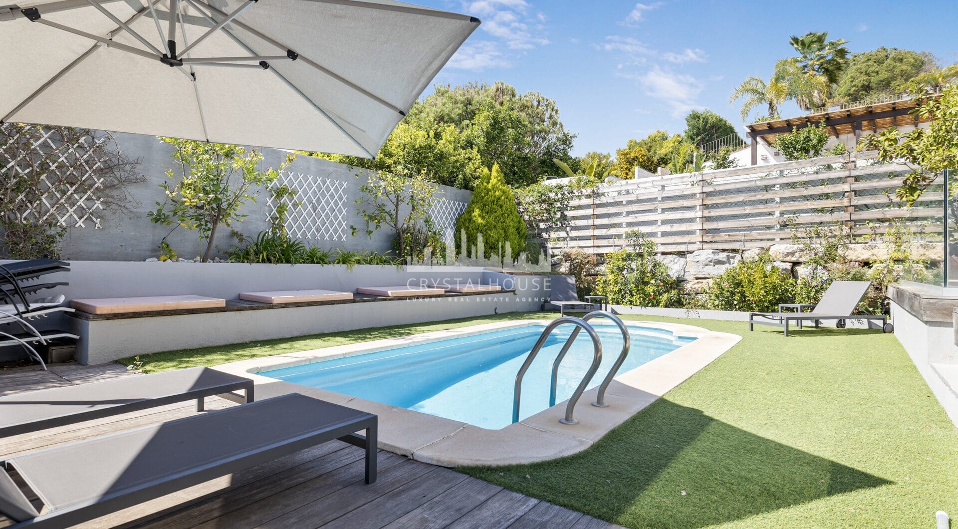 Spacious semi-detached house with pool and southwest views in Marbella premium area
