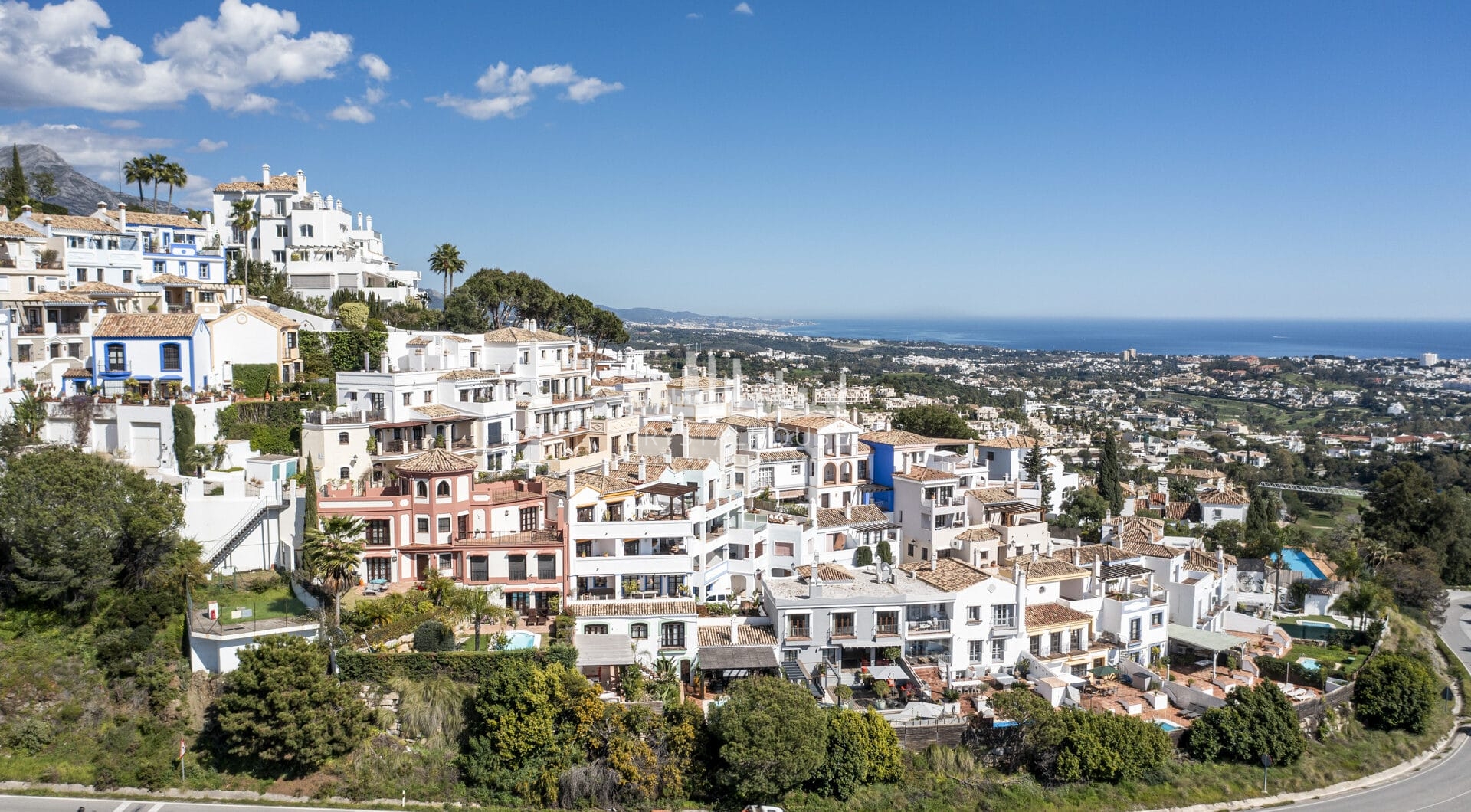 Spacious semi-detached house with pool and southwest views in Marbella premium area