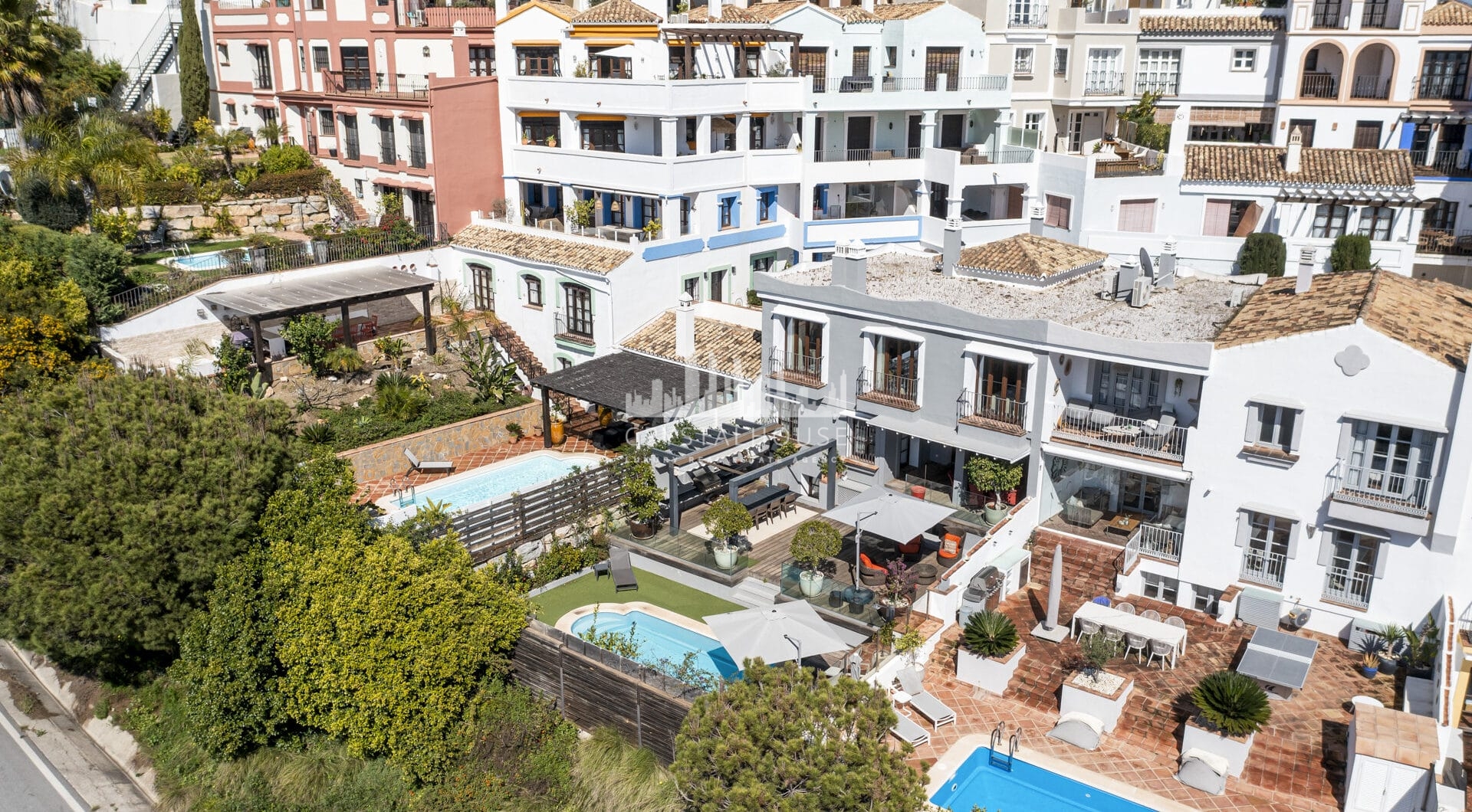 Spacious semi-detached house with pool and southwest views in Marbella premium area