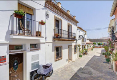 Exclusive townhouse in the historic center of Estepona