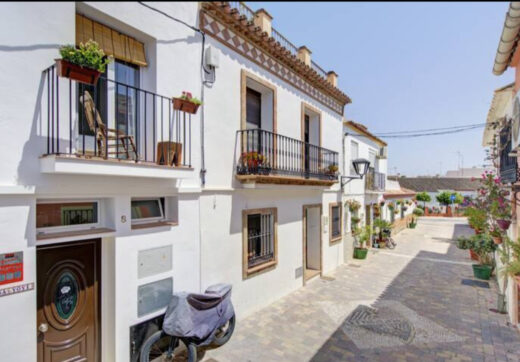 Exclusive townhouse in the historic center of Estepona