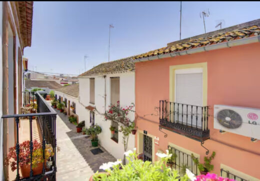 Exclusive townhouse in the historic center of Estepona