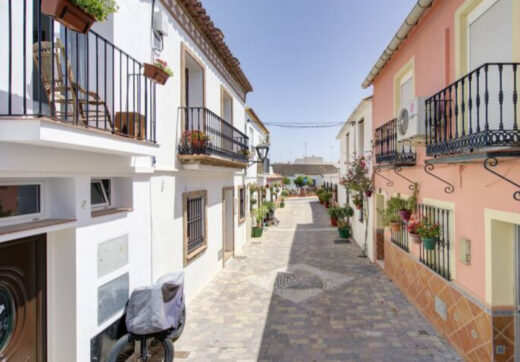 Exclusive townhouse in the historic center of Estepona