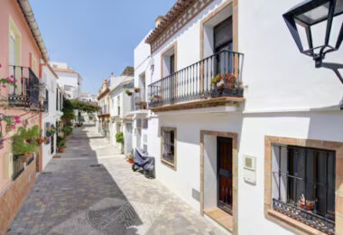 Exclusive townhouse in the historic center of Estepona