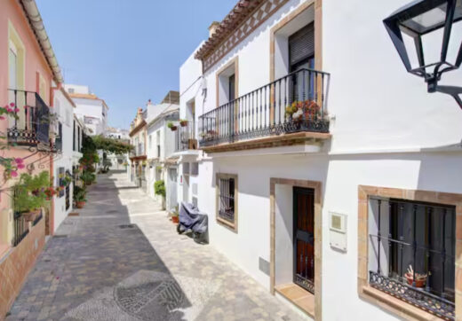 Exclusive townhouse in the historic center of Estepona