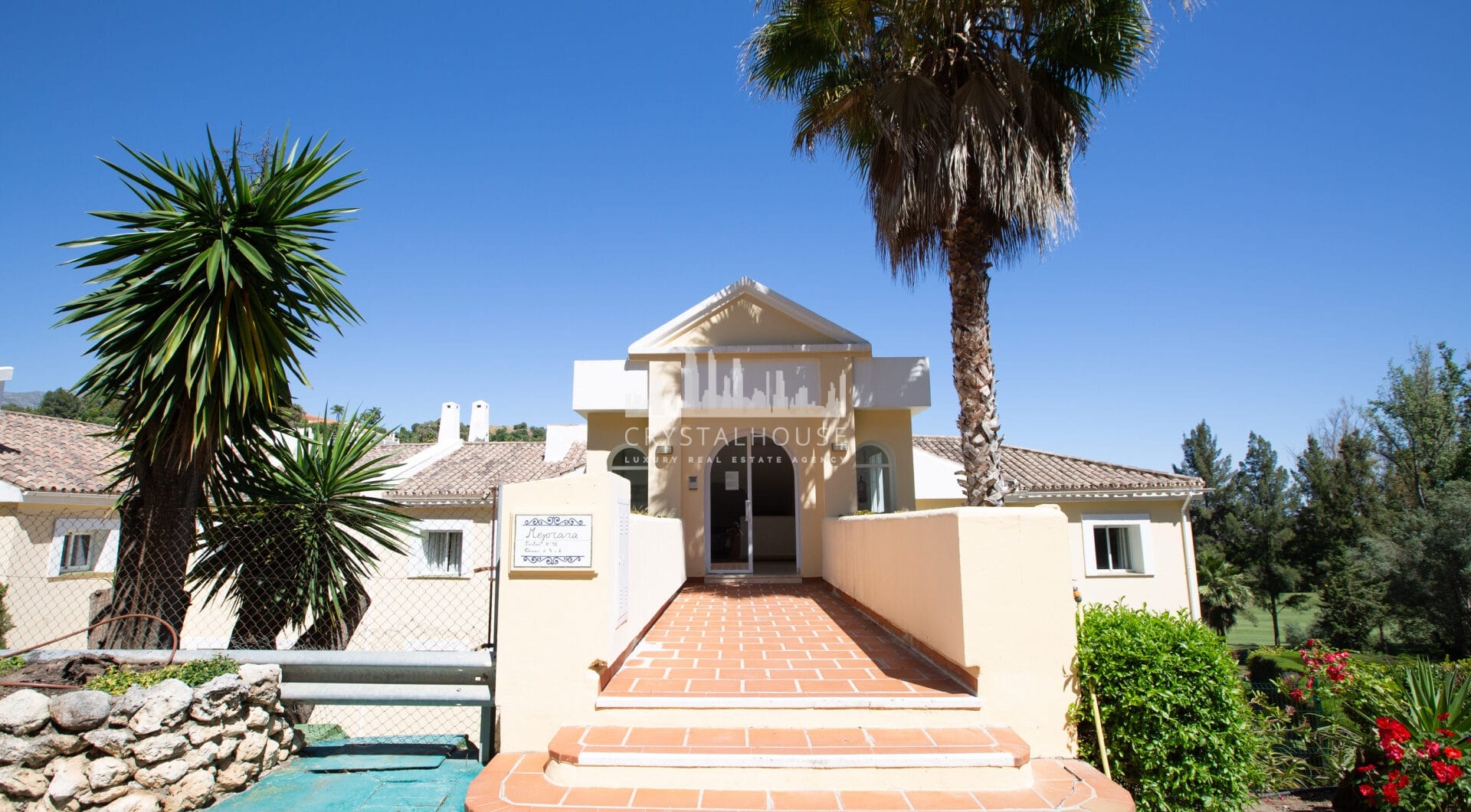 Penthouse overlooking the lake and the golf course in La Quinta – 3 bedrooms