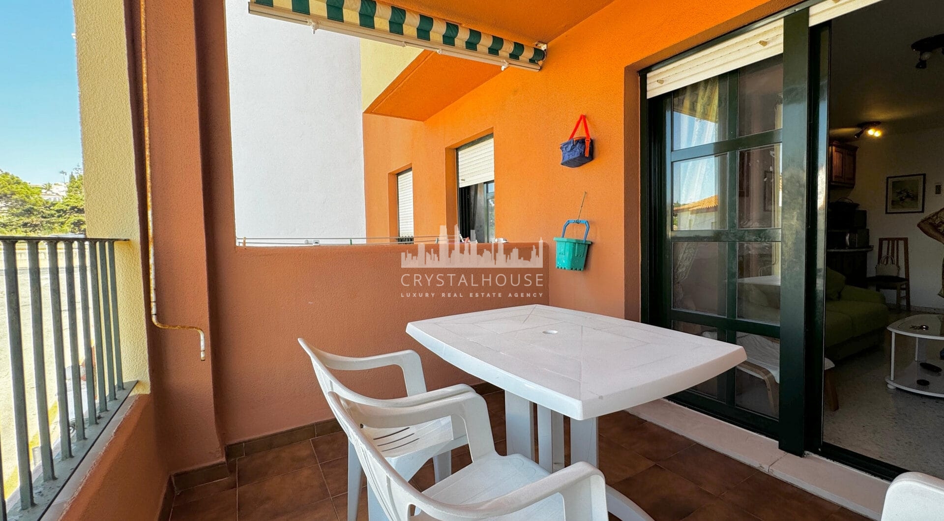 Mediterranean lifestyle just steps from the sea – Manilva Playa, Malaga