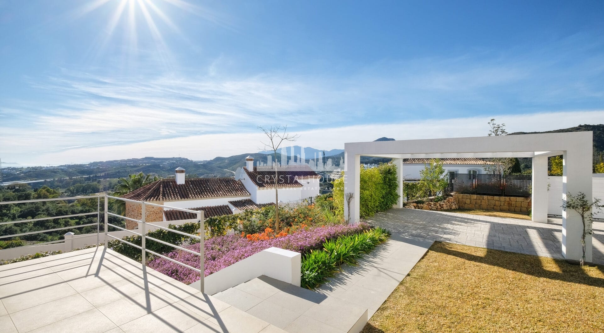 Contemporary 4 bedroom Villa in Puerto del Capitán, Benahavís