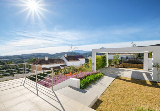 Contemporary 4 bedroom Villa in Puerto del Capitán, Benahavís