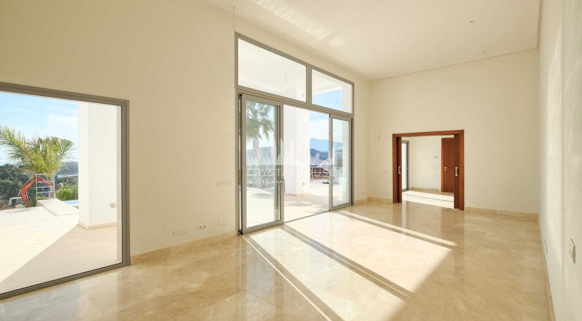 Contemporary 4 bedroom Villa in Puerto del Capitán, Benahavís