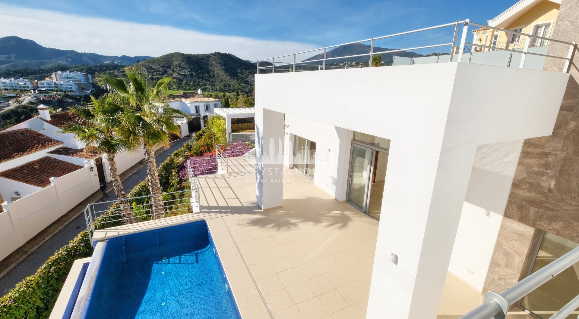 Contemporary 4 bedroom Villa in Puerto del Capitán, Benahavís