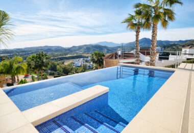Contemporary 4 bedroom Villa in Puerto del Capitán, Benahavís