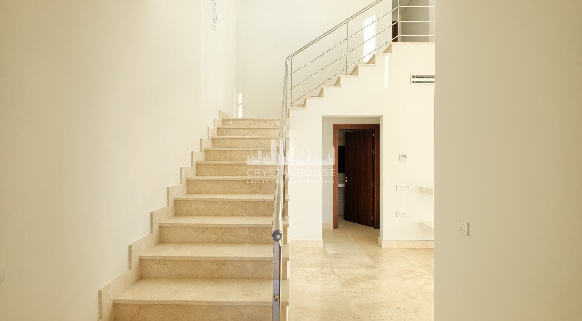 Contemporary 4 bedroom Villa in Puerto del Capitán, Benahavís