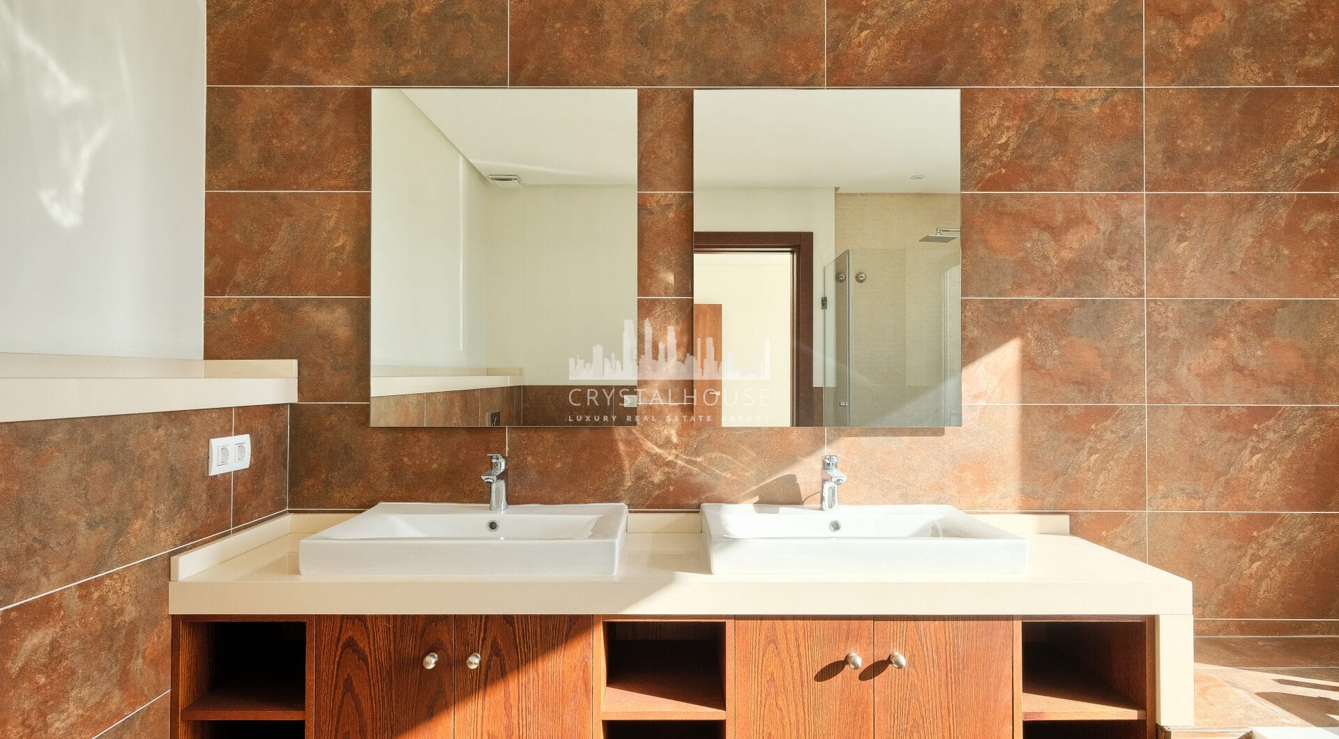 Contemporary 4 bedroom Villa in Puerto del Capitán, Benahavís