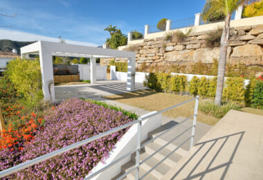 Contemporary 4 bedroom Villa in Puerto del Capitán, Benahavís