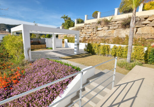 Contemporary 4 bedroom Villa in Puerto del Capitán, Benahavís