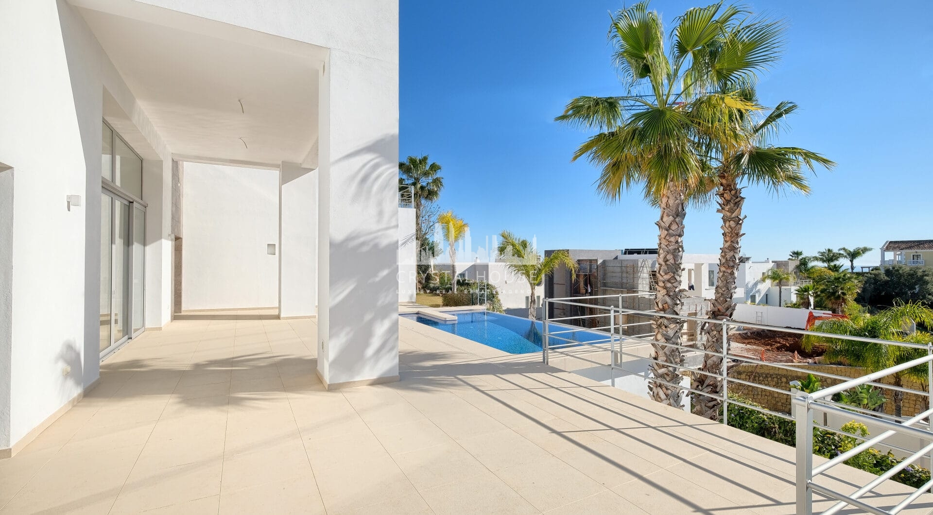 Contemporary 4 bedroom Villa in Puerto del Capitán, Benahavís