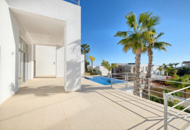 Contemporary 4 bedroom Villa in Puerto del Capitán, Benahavís