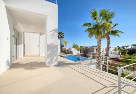 Contemporary 4 bedroom Villa in Puerto del Capitán, Benahavís