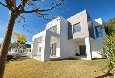 Contemporary 4 bedroom Villa in Puerto del Capitán, Benahavís