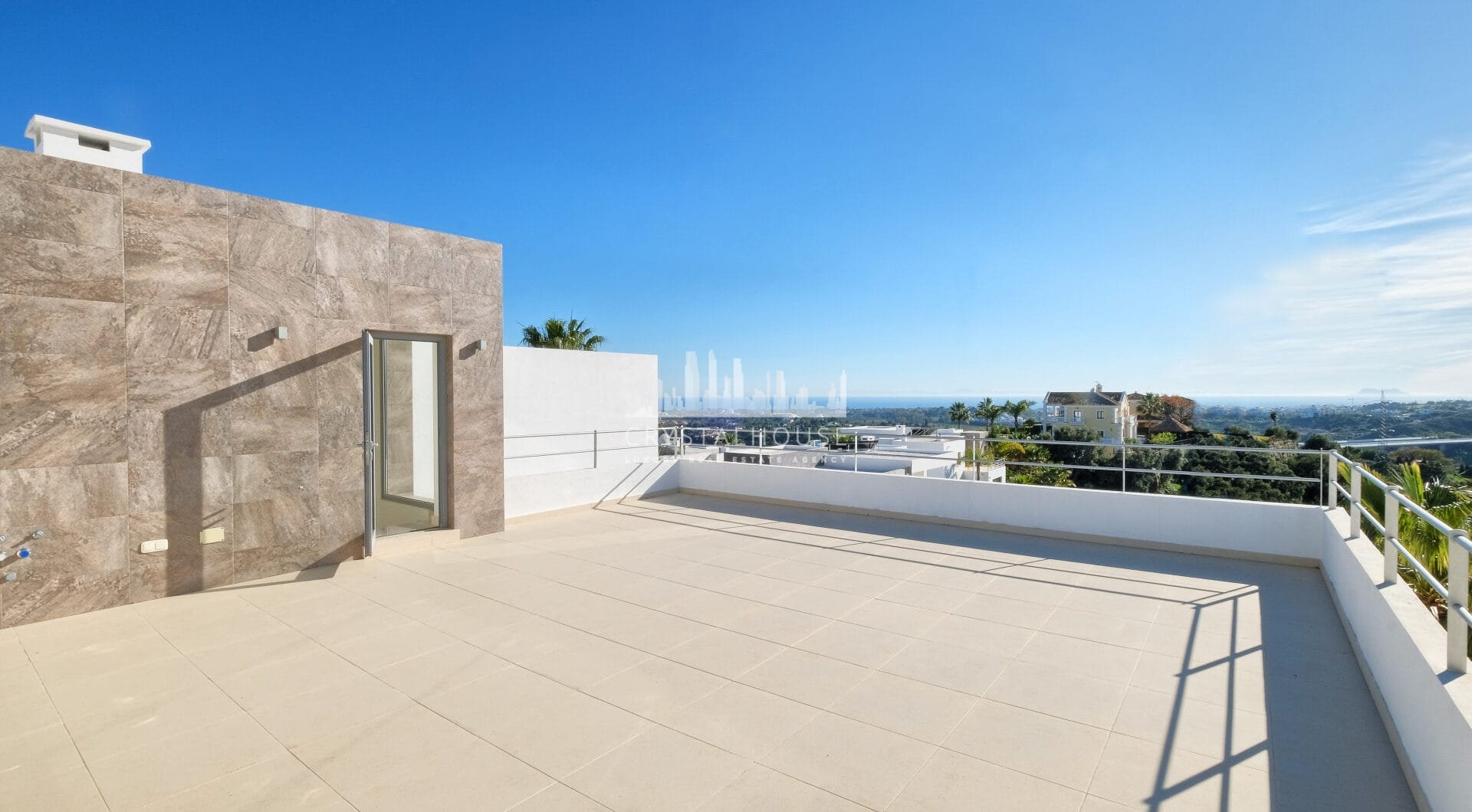 Contemporary 4 bedroom Villa in Puerto del Capitán, Benahavís