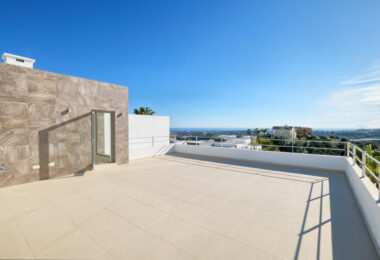 Contemporary 4 bedroom Villa in Puerto del Capitán, Benahavís