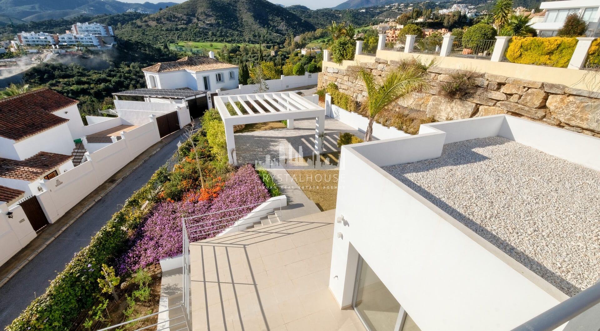 Contemporary 4 bedroom Villa in Puerto del Capitán, Benahavís
