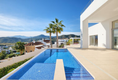 Contemporary 4 bedroom Villa in Puerto del Capitán, Benahavís