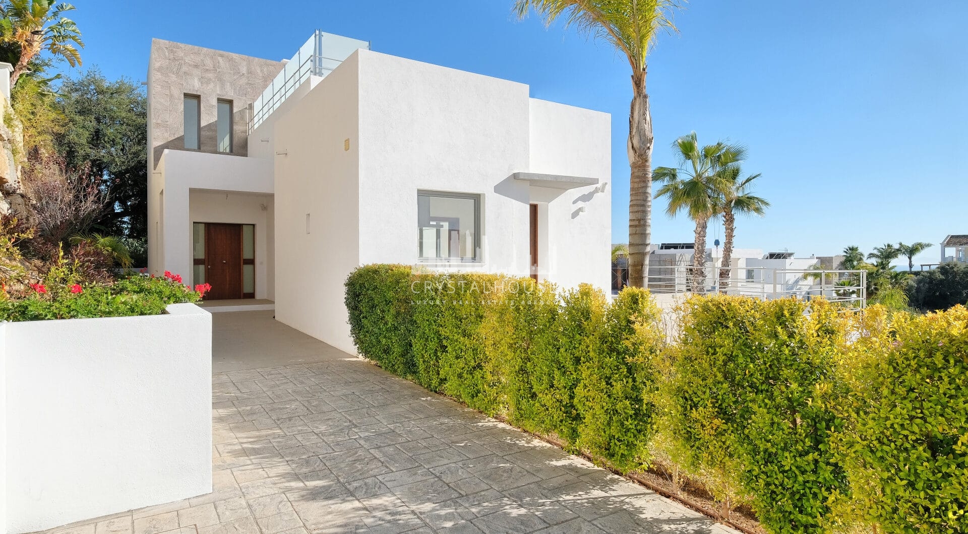 Contemporary 4 bedroom Villa in Puerto del Capitán, Benahavís