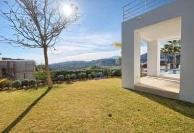 Contemporary 4 bedroom Villa in Puerto del Capitán, Benahavís