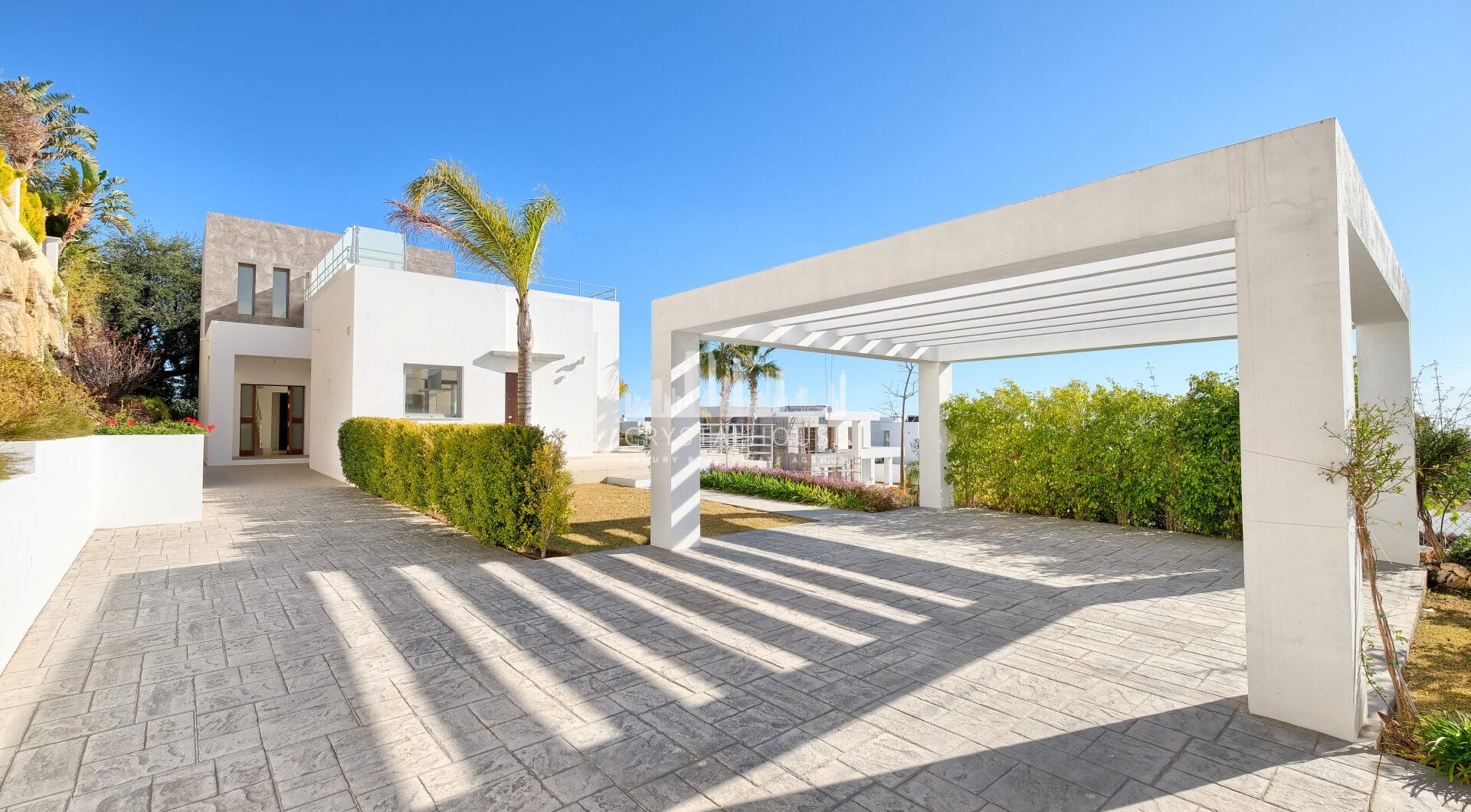 Contemporary 4 bedroom Villa in Puerto del Capitán, Benahavís