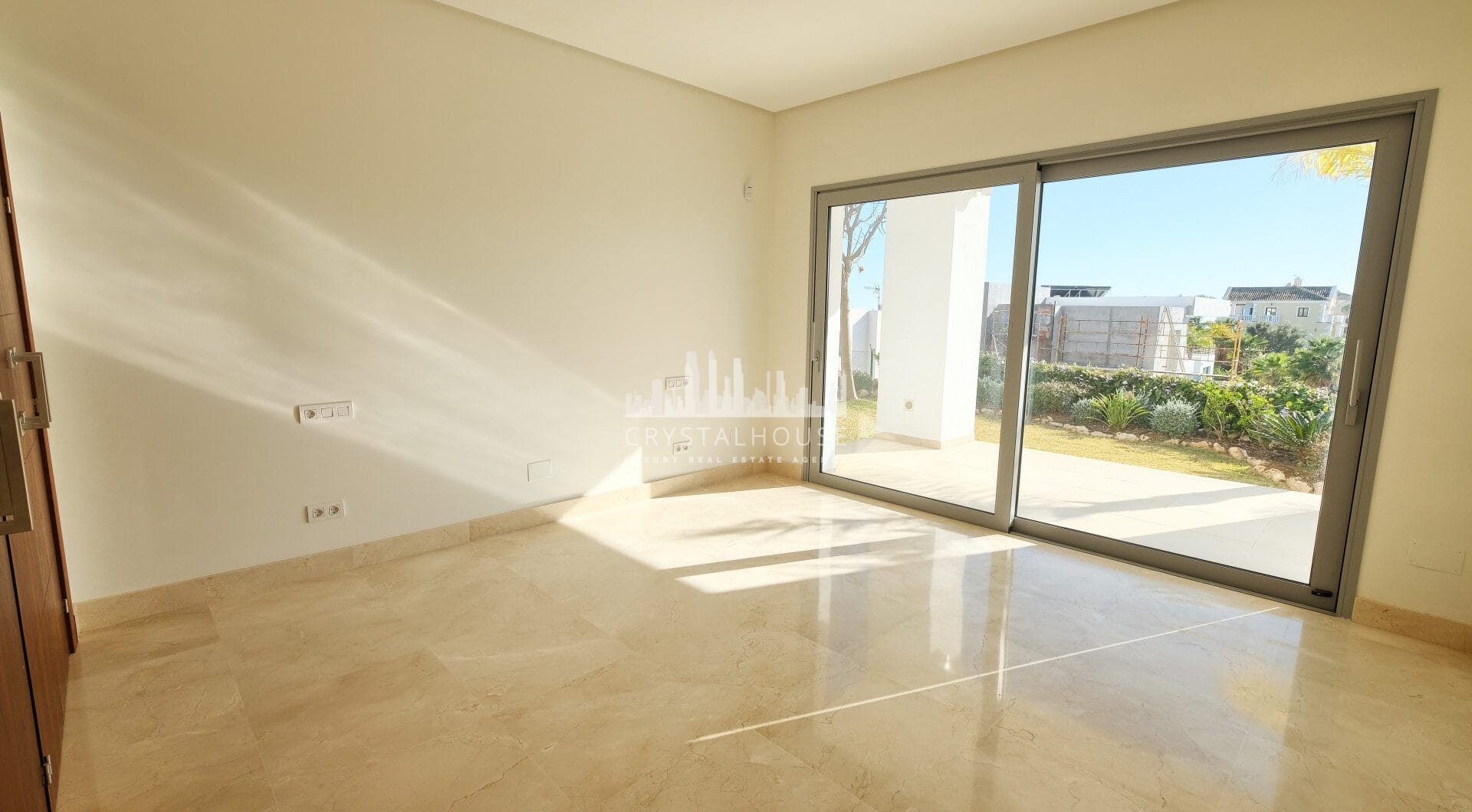 Contemporary 4 bedroom Villa in Puerto del Capitán, Benahavís