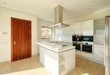 Contemporary 4 bedroom Villa in Puerto del Capitán, Benahavís