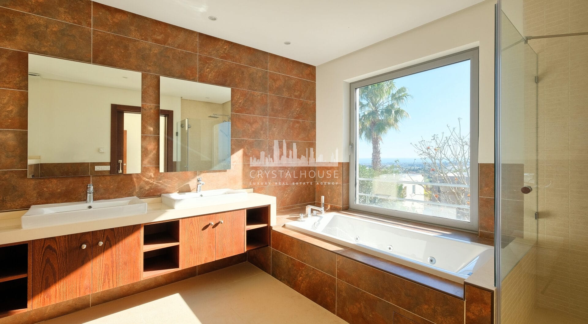 Contemporary 4 bedroom Villa in Puerto del Capitán, Benahavís