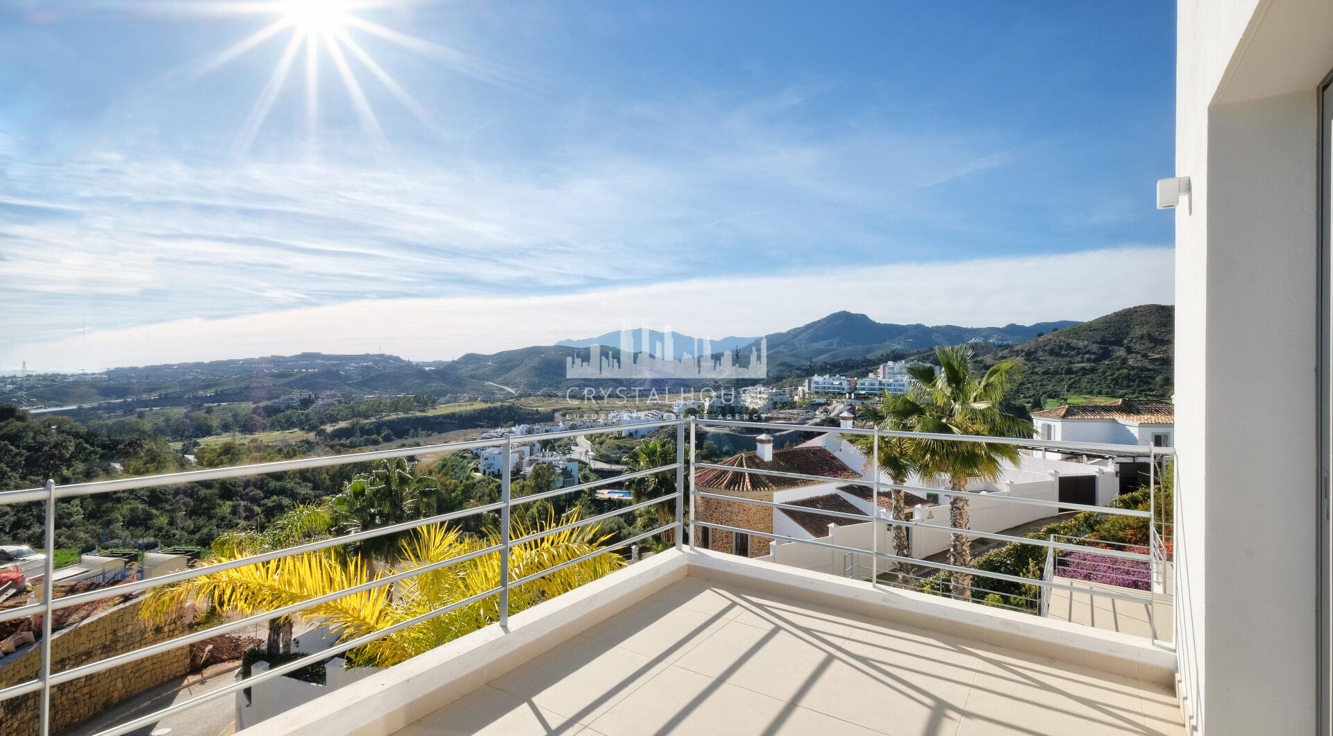 Contemporary 4 bedroom Villa in Puerto del Capitán, Benahavís