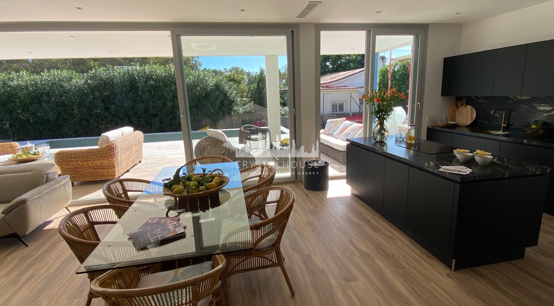 Newly built quality villa on the beach side of San Pedro de Alcántara