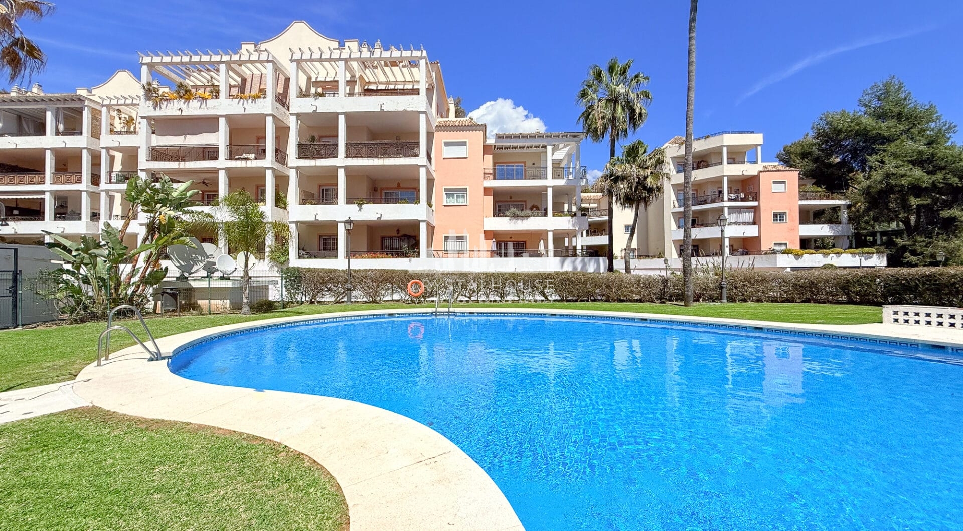 Apartment for Sale in Nueva Andalucia