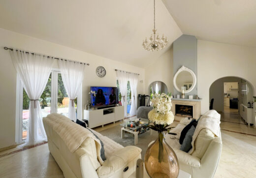 Charming Villa for Sale in Zona B, Sotogrande Costa